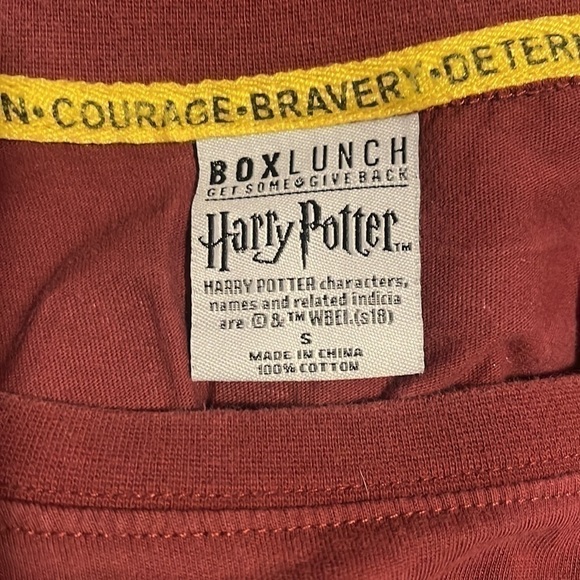 HARRY Potter Long Sleeve Tee Burgundy Yellow Gryffindor Quidditch Size Small - Picture 4 of 4